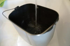 Reinigung und Pflege eines Brotbackautomats